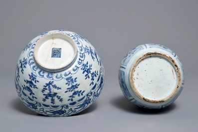 Un bol, un vase et une coupe en porcelaine de Chine bleu et blanc, Wanli