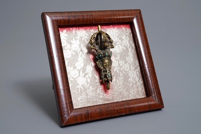 Un vajra en bronze dor&eacute; incrust&eacute; de turquoise, Sino-Tibet, 17/18&egrave;me