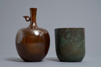 Two fine Japanese bronze vases, Showa, 20th C.