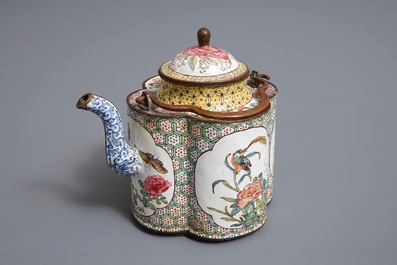 Une th&eacute;i&egrave;re couverte en &eacute;maux de Canton &agrave; d&eacute;cor d'insectes, oiseaux et fleurs, Qianlong