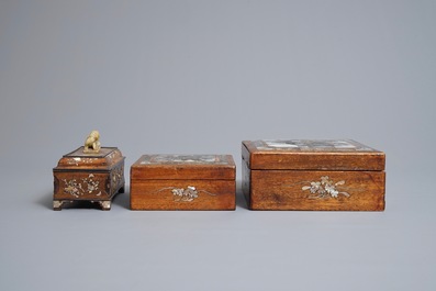 Trois bo&icirc;tes en bois incrust&eacute; de nacre, Chine, 19&egrave;me