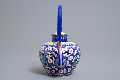 A Chinese Canton enamel teapot with floral design, 18/19th C.
