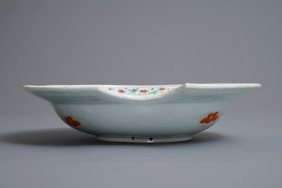 A Chinese famille rose shaving bowl with a peacock, Qianlong