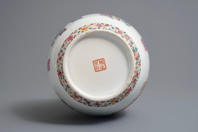 A Chinese famille rose 'playing boys' vase, 19/20th C.