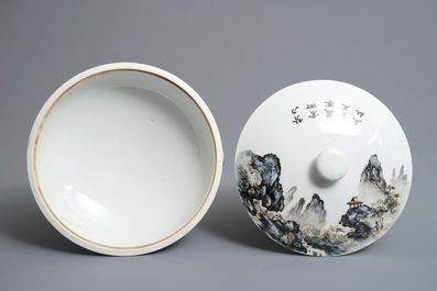 Een Chinese qianjiang cai terrine met deksel, 20e eeuw