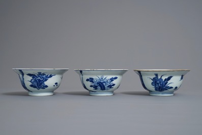 Three Chinese blue and white bowls and a blue ground famille rose vase, Kangxi and 19th C.