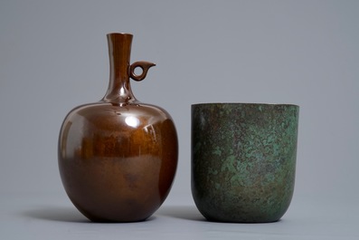 Two fine Japanese bronze vases, Showa, 20th C.
