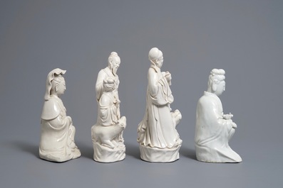 Quatre groupes et figures en porcelaine blanc de Chine, 19/20&egrave;me