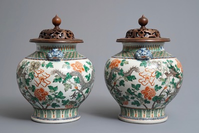 A pair of Chinese famille verte 'dragon' vases, 19/20th C.