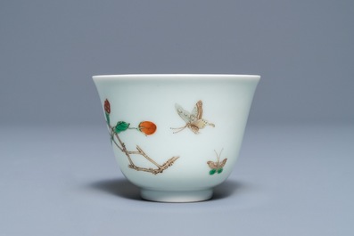 A Chinese famille verte cup with goji branches, Kangxi mark, 19/20th C.