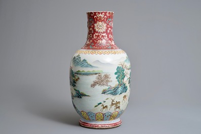 Un vase en porcelaine de Chine famille rose &agrave; d&eacute;cor de daims, marque de Qianlong, 19/20&egrave;me