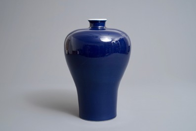 A Chinese monochrome blue meiping vase, Yongzheng mark, 19/20th C.