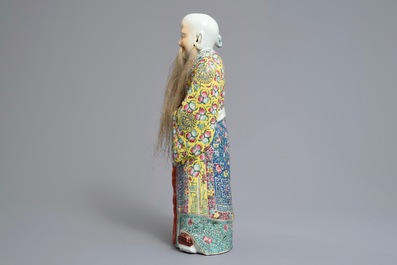 Twee Chinese famille rose figuren van Li Tieguai en Shoulao, 19/20e eeuw