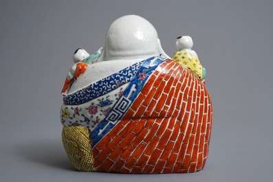 A Chinese famille rose figure of Buddha, 19/20th C.