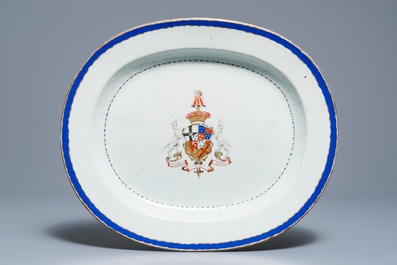 Twee grote Chinese famille rose wapenschotels, Qianlong