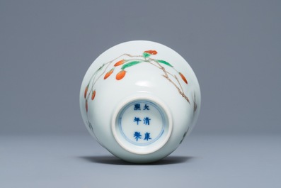 A Chinese famille verte cup with goji branches, Kangxi mark, 19/20th C.