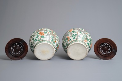 A pair of Chinese famille verte 'dragon' vases, 19/20th C.