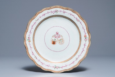 Twee grote Chinese famille rose wapenschotels, Qianlong