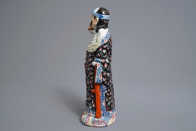 Twee Chinese famille rose figuren van Li Tieguai en Shoulao, 19/20e eeuw