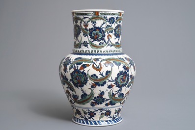 Een Iznik-stijl vaas met floraal decor, Samson, Parijs, 19e eeuw