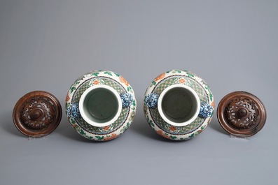 A pair of Chinese famille verte 'dragon' vases, 19/20th C.