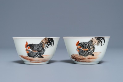 A pair of fine Chinese cups and saucers with roosters and chickens, Qianlong