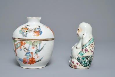 Une collection de porcelaines de Chine famille rose et bleu et blanc dont 'Bleu de Hue', 18/19&egrave;me