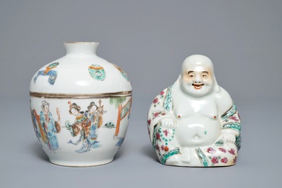 Une collection de porcelaines de Chine famille rose et bleu et blanc dont 'Bleu de Hue', 18/19&egrave;me