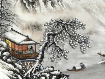 Een paar Chinese polychrome schotels met winterlandschapsdecor, Republiek, 20e eeuw