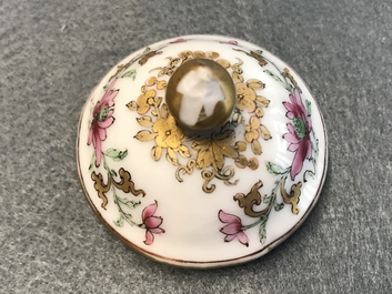 Un cremier en porcelaine de Chine famille rose, Yongzheng