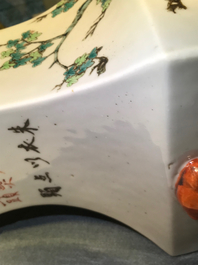 Deux vases de forme carr&eacute; en porcelaine de Chine qianjiang cai, 19/20&egrave;me