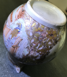 Un cremier en porcelaine de Chine famille rose, Yongzheng