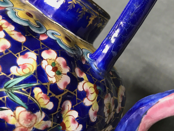 A Chinese Canton enamel teapot with floral design, 18/19th C.