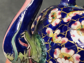 A Chinese Canton enamel teapot with floral design, 18/19th C.