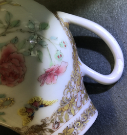 Un cremier en porcelaine de Chine famille rose, Yongzheng