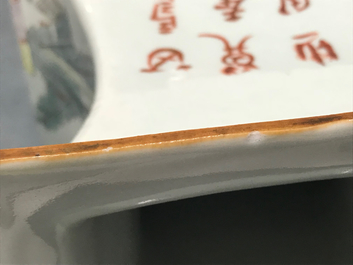 Deux vases de forme carr&eacute; en porcelaine de Chine qianjiang cai, 19/20&egrave;me