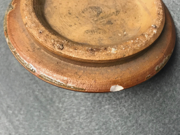 Une paire de pots couverts en porcelaine de Chine sang de boeuf, 19&egrave;me