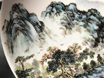 Een Chinese qianjiang cai schotel met inscriptie voor Wang Ye Ting, 20e eeuw