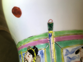 Un grand vase de forme yenyen en porcelaine de Chine famille rose, Yongzheng