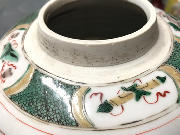 Un pot en porcelaine de Chine famille verte &agrave; d&eacute;cor de 'La Romance de la chambre de l'ouest', Kangxi