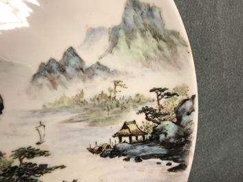 Een Chinese qianjiang cai schotel met inscriptie voor Wang Ye Ting, 20e eeuw