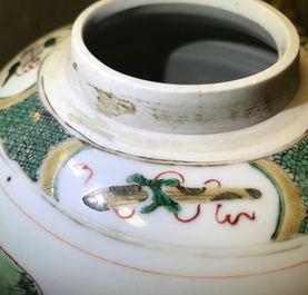 Un pot en porcelaine de Chine famille verte &agrave; d&eacute;cor de 'La Romance de la chambre de l'ouest', Kangxi