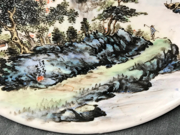 Een Chinese qianjiang cai schotel met inscriptie voor Wang Ye Ting, 20e eeuw
