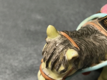Un mod&egrave;le d'un cheval en porcelaine de Chine famille rose, Qianlong