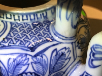 A Chinese blue and white kraak porcelain wine jug and cover, Wanli