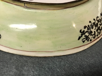 Een Chinees Canton email bord met vissers, Qianlong