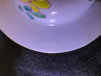 Un vase couvert en porcelaine de Chine famille rose &agrave; d&eacute;cor de papillons, Yongzheng