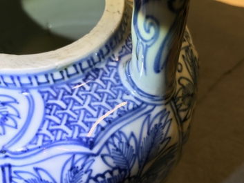 A Chinese blue and white kraak porcelain wine jug and cover, Wanli