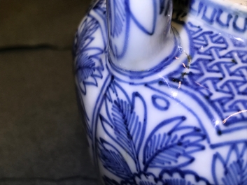 A Chinese blue and white kraak porcelain wine jug and cover, Wanli