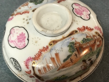 Een paar Chinese famille rose dekselpotten, Yongzheng/Qianlong